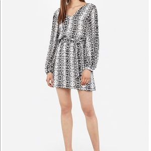 🔥Snakeskin Print Mini Dress ~ Size Small🔥